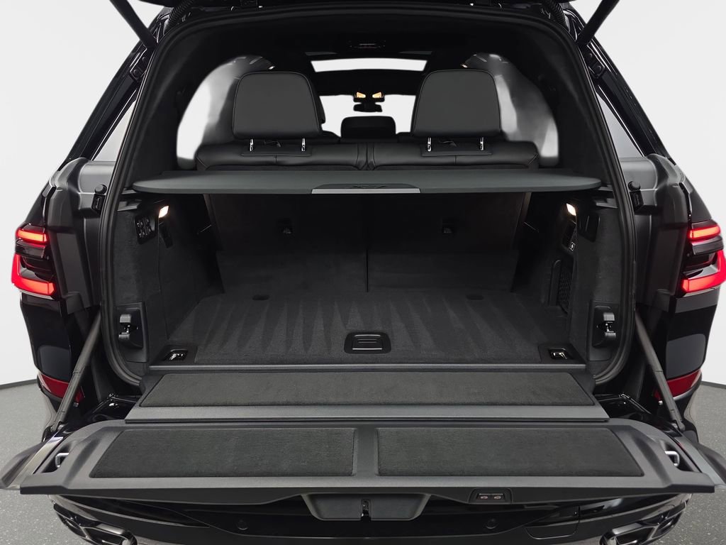 New 2026 BMW X7 M60i image 13