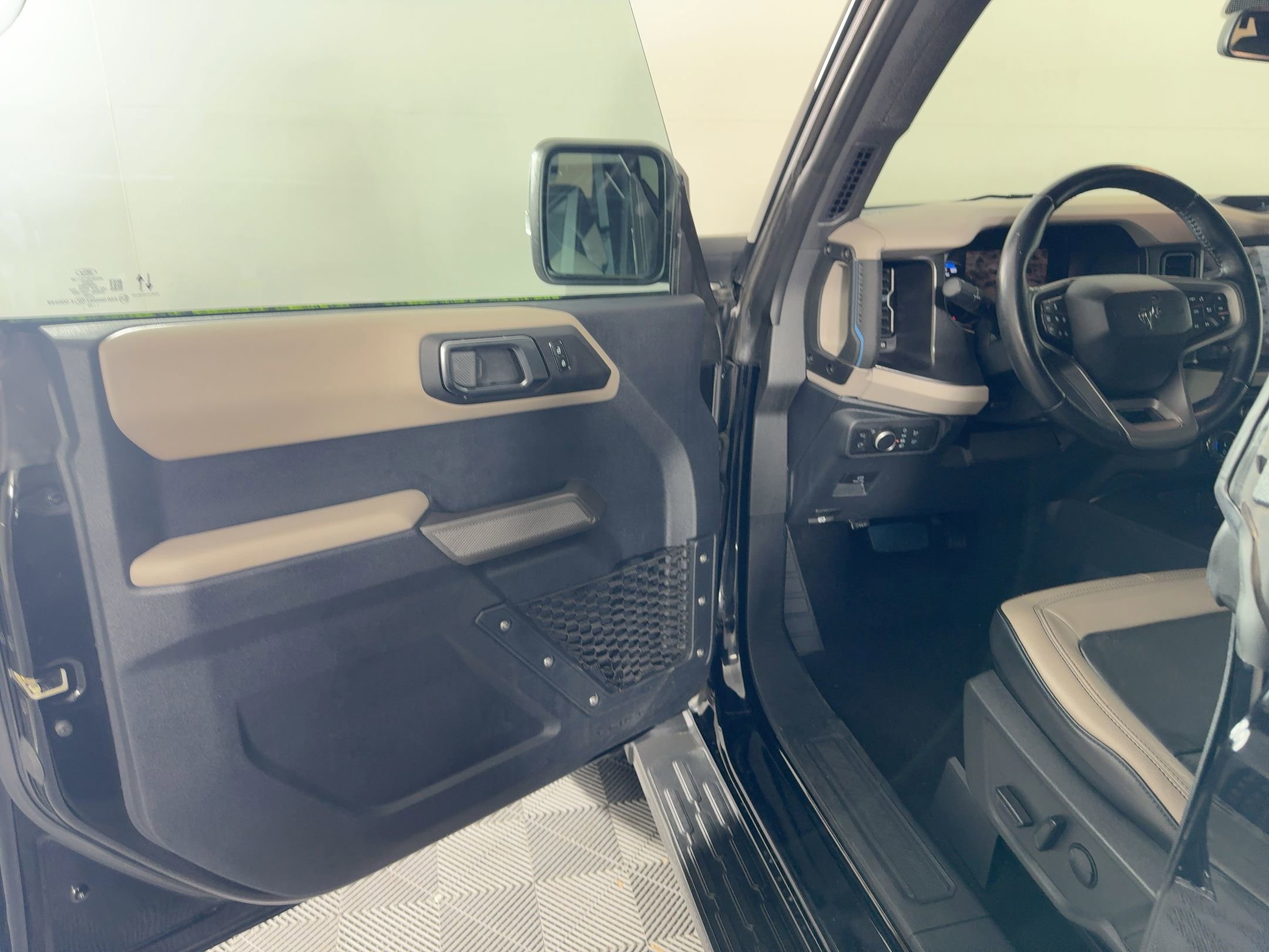 Used 2022 Ford Bronco Wildtrak image 5