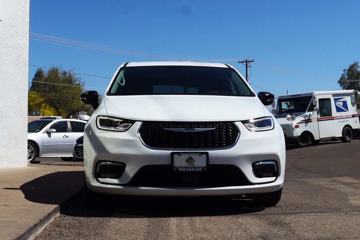 Used 2024 Chrysler Pacifica Touring-L FWD image 17