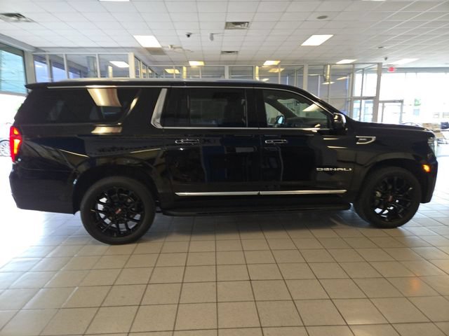 Used 2022 GMC Yukon XL Denali AWD/4WD image 9