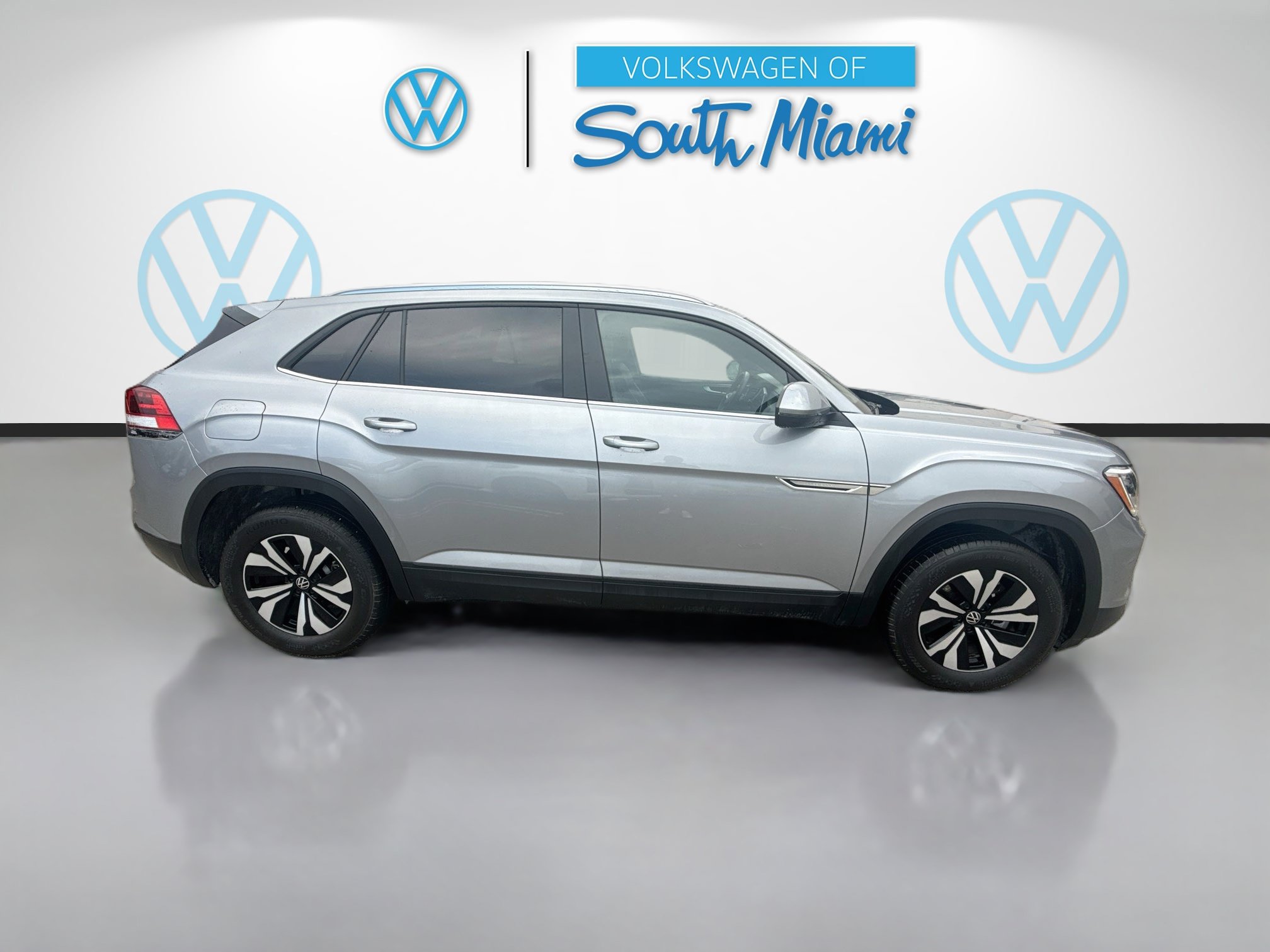 Used 2025 Volkswagen Atlas Cross Sport SE FWD image 8