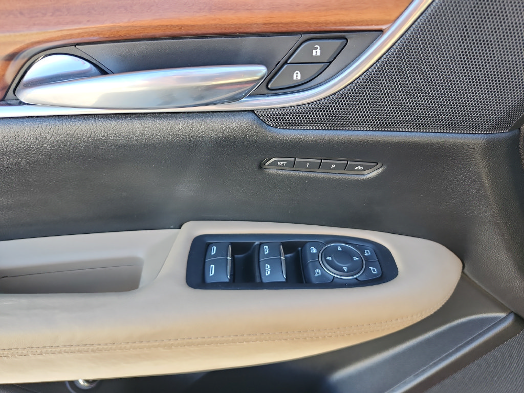 Used 2017 Cadillac XT5 Platinum AWD/4WD image 23