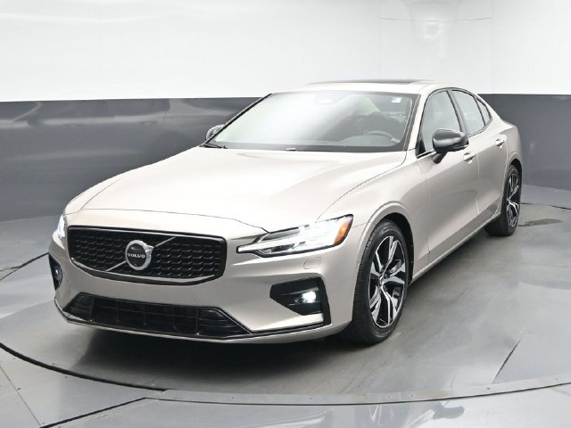 Used 2024 Volvo S60 B5 Plus w/ Climate Package FWD image 3