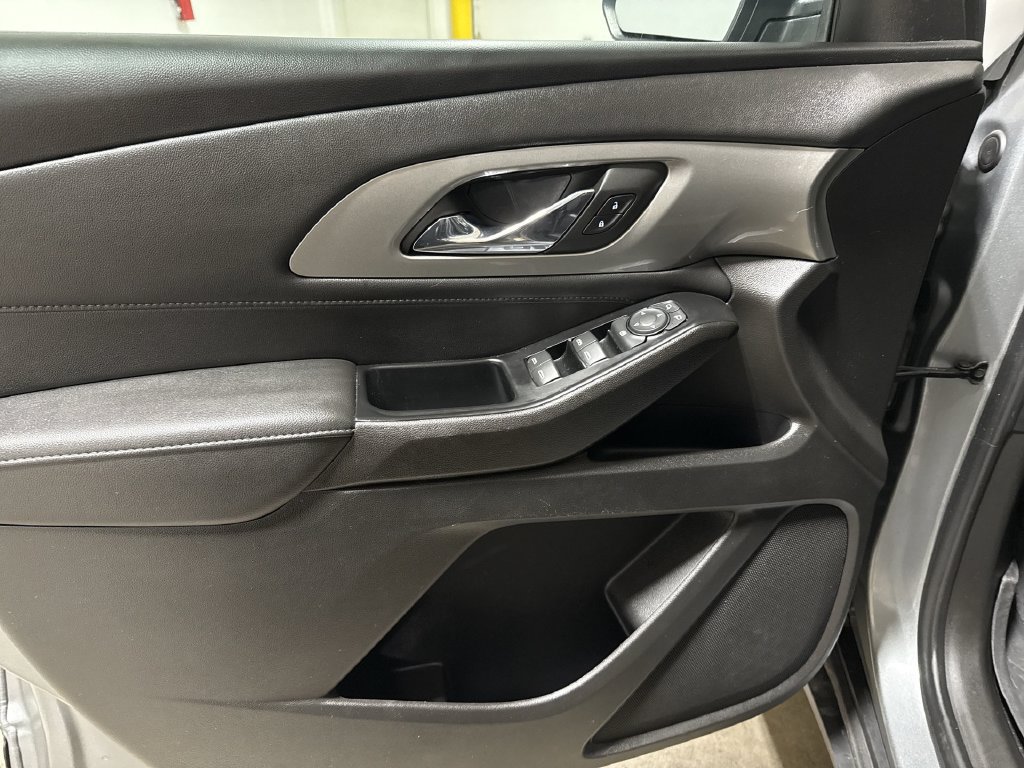 Used 2023 Chevrolet Traverse LT w/ LPO, Floor Liner Package AWD/4WD image 20