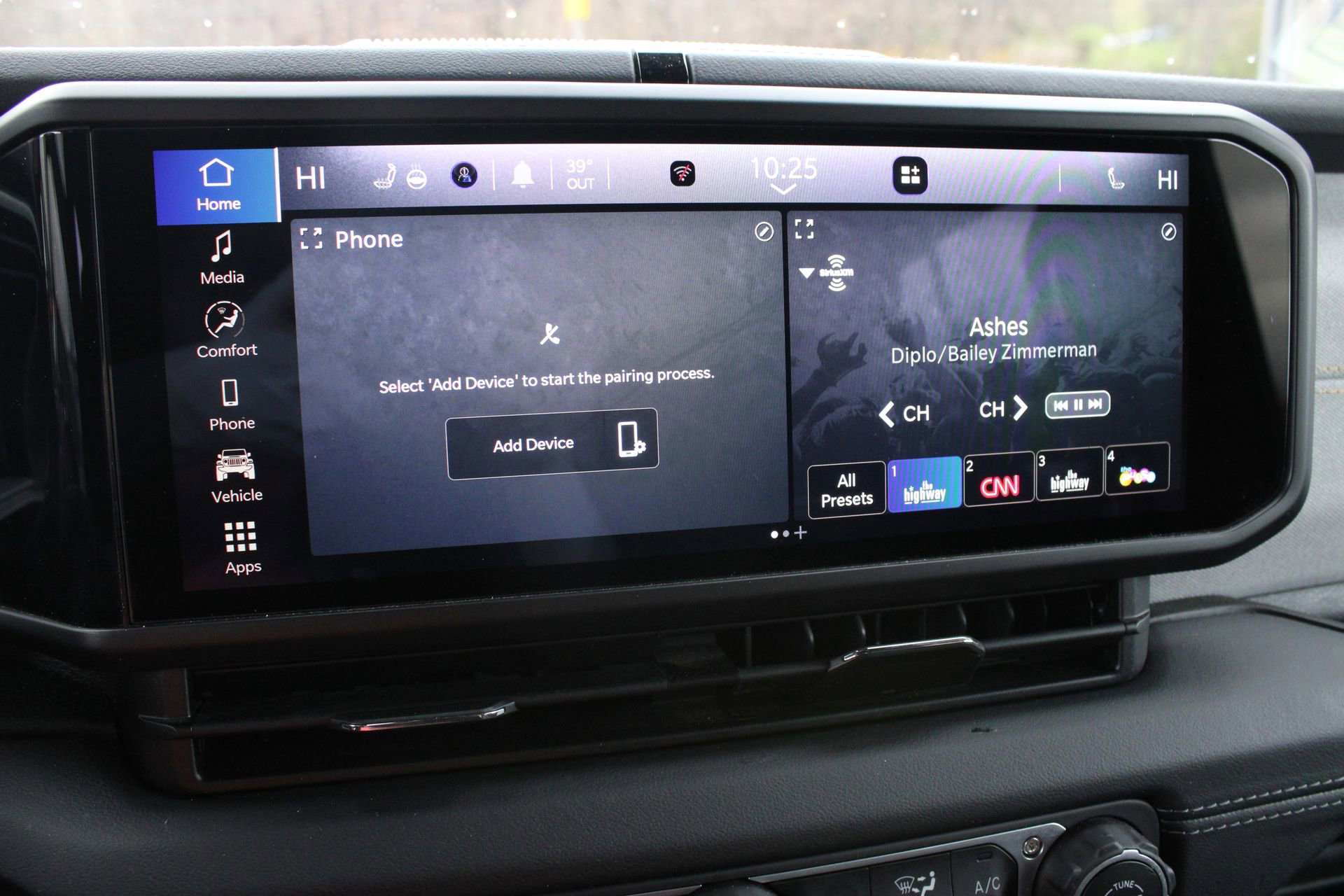 Used 2024 Jeep Wrangler Sahara image 30