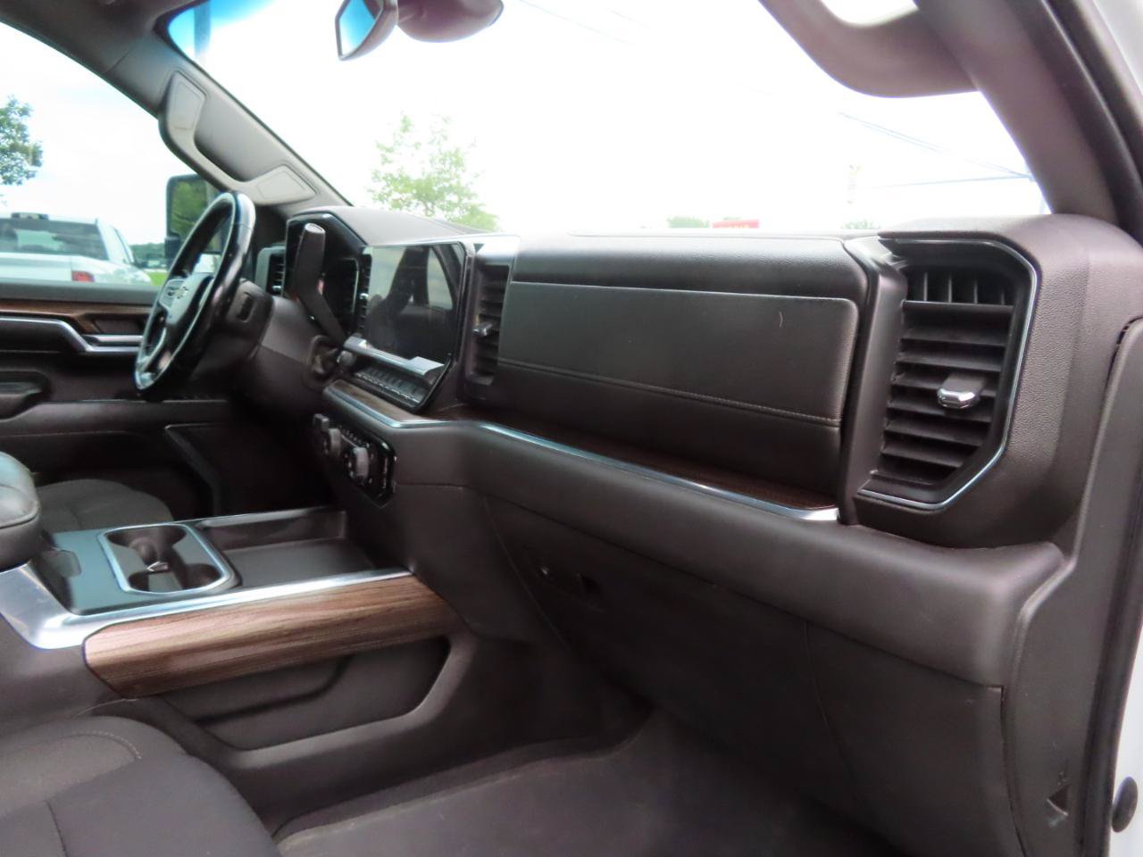 Used 2024 Chevrolet Silverado 2500 LT AWD/4WD image 39