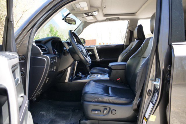 Used 2018 Toyota 4Runner Limited AWD/4WD image 20