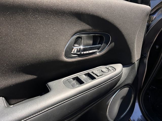 Used 2018 Honda HR-V EX image 11