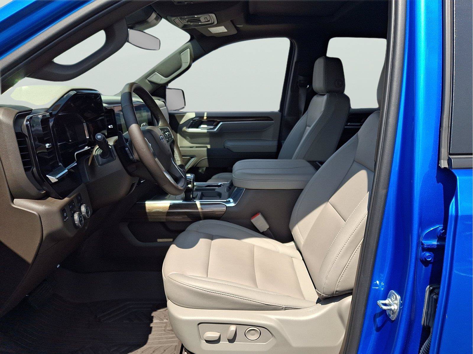 Used 2025 Chevrolet Silverado 1500 RST AWD/4WD image 11