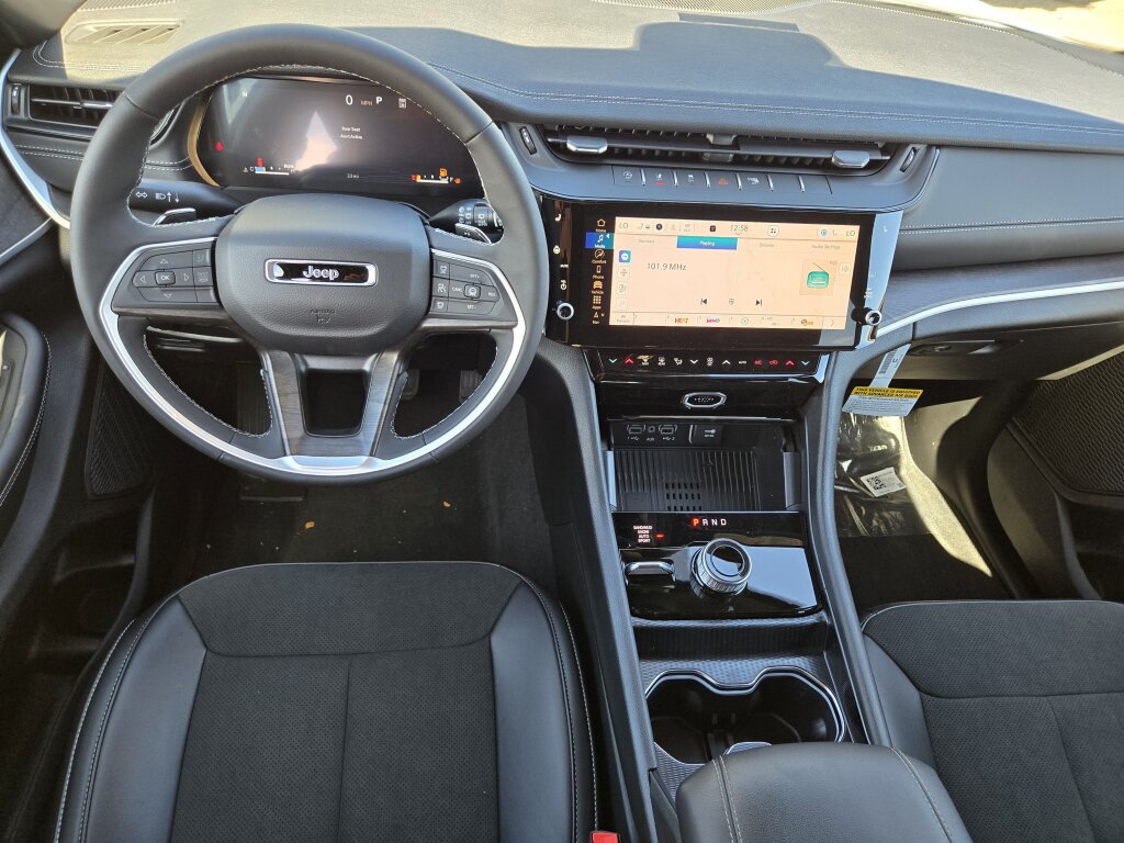 New 2027 Jeep Grand Cherokee Altitude AWD/4WD image 11