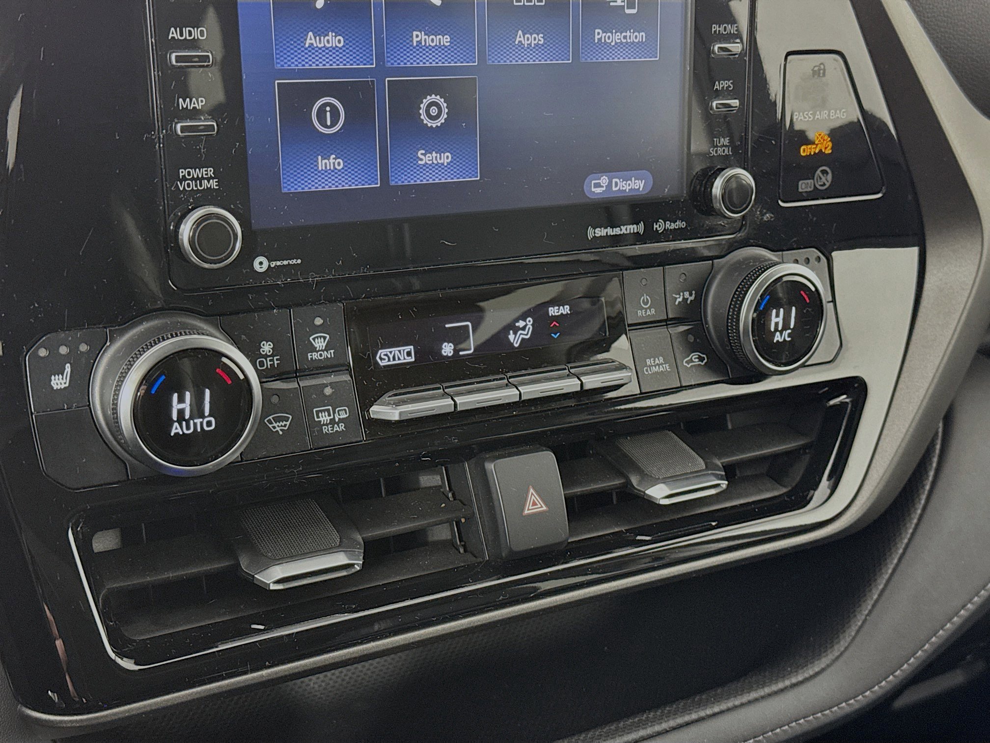 Used 2022 Toyota Highlander XLE image 15