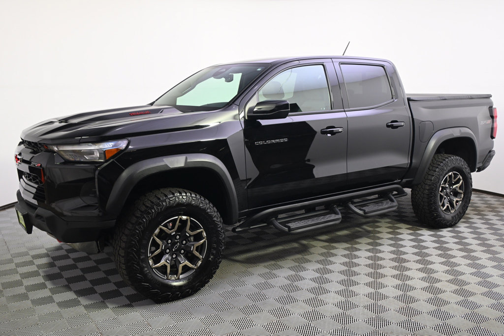 Used 2024 Chevrolet Colorado ZR2 w/ ZR2 Convenience Package III AWD/4WD image 2