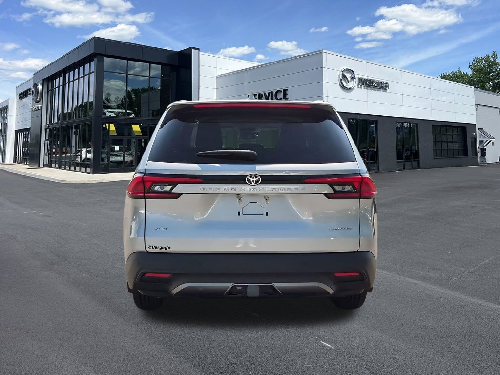 Used 2024 Toyota Grand Highlander AWD image 9