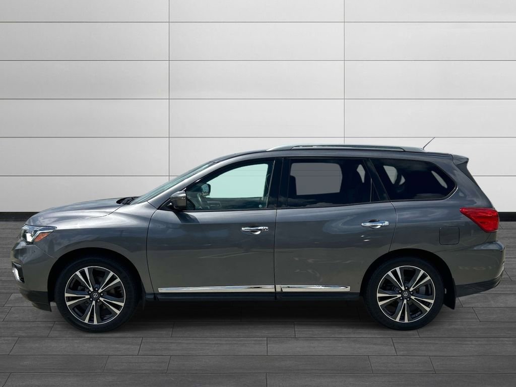 Used 2017 Nissan Pathfinder Platinum w/ Family Entertainment Package FWD image 2