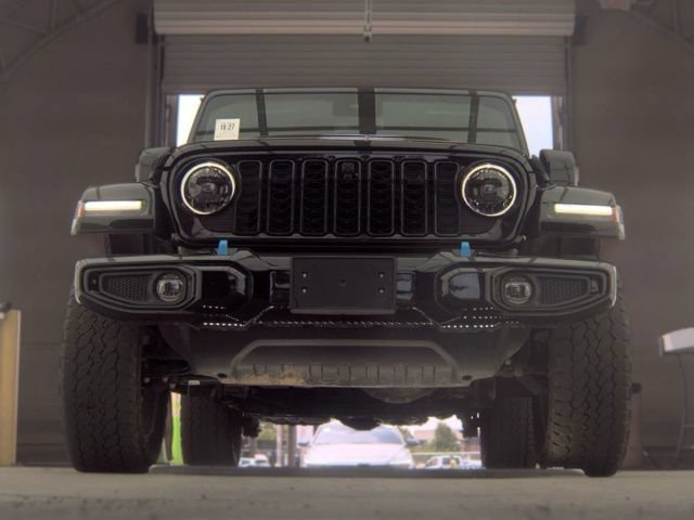 Used 2024 Jeep Wrangler High Altitude AWD/4WD image 3