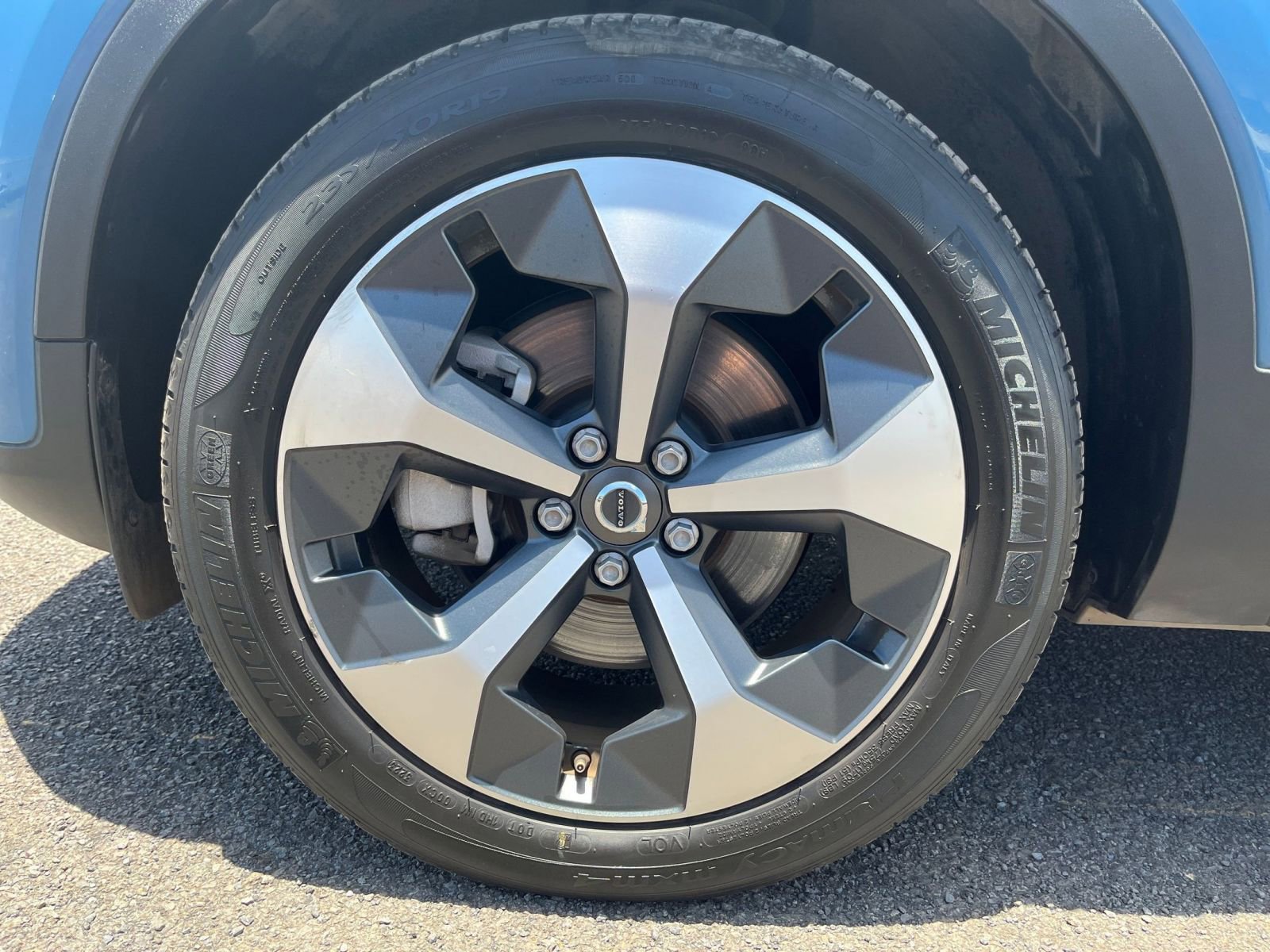 Used 2024 Volvo XC40 B5 Core AWD/4WD image 32