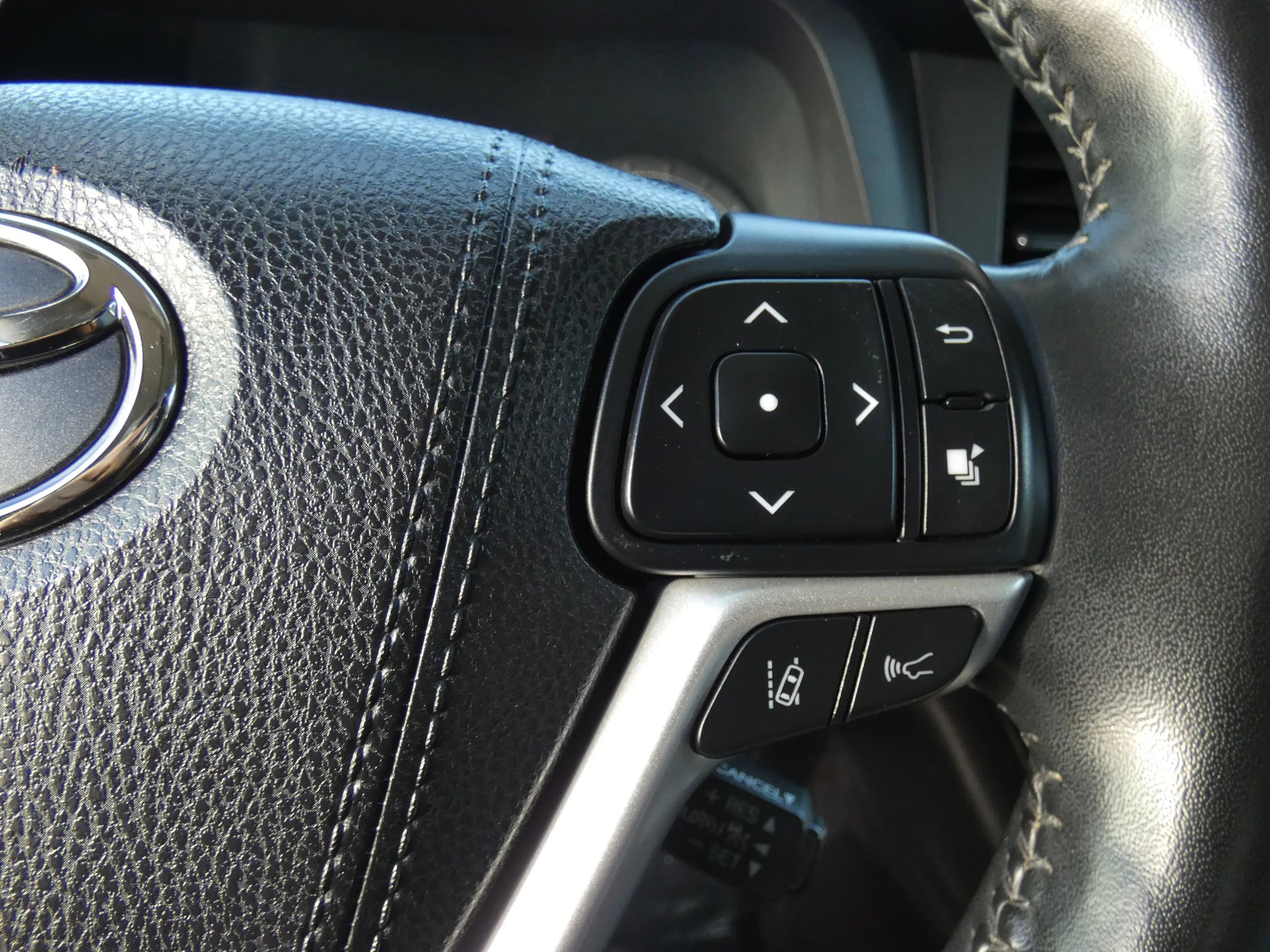 Used 2018 Toyota Sienna Limited image 57