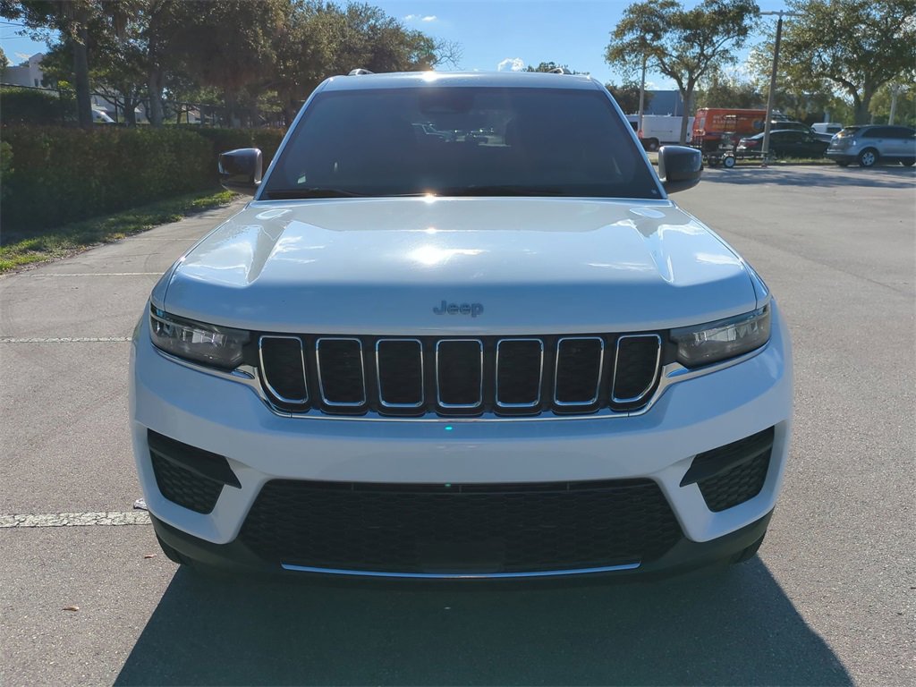 New 2025 Jeep Grand Cherokee Laredo image 3