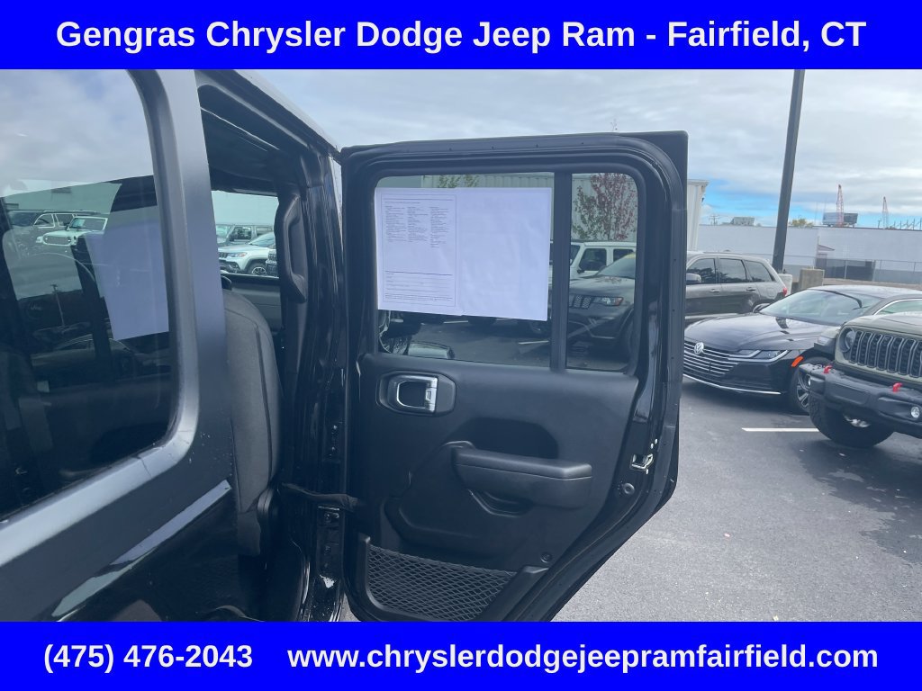 Certified 2024 Jeep Wrangler Unlimited w/ Convenience Group AWD/4WD image 28