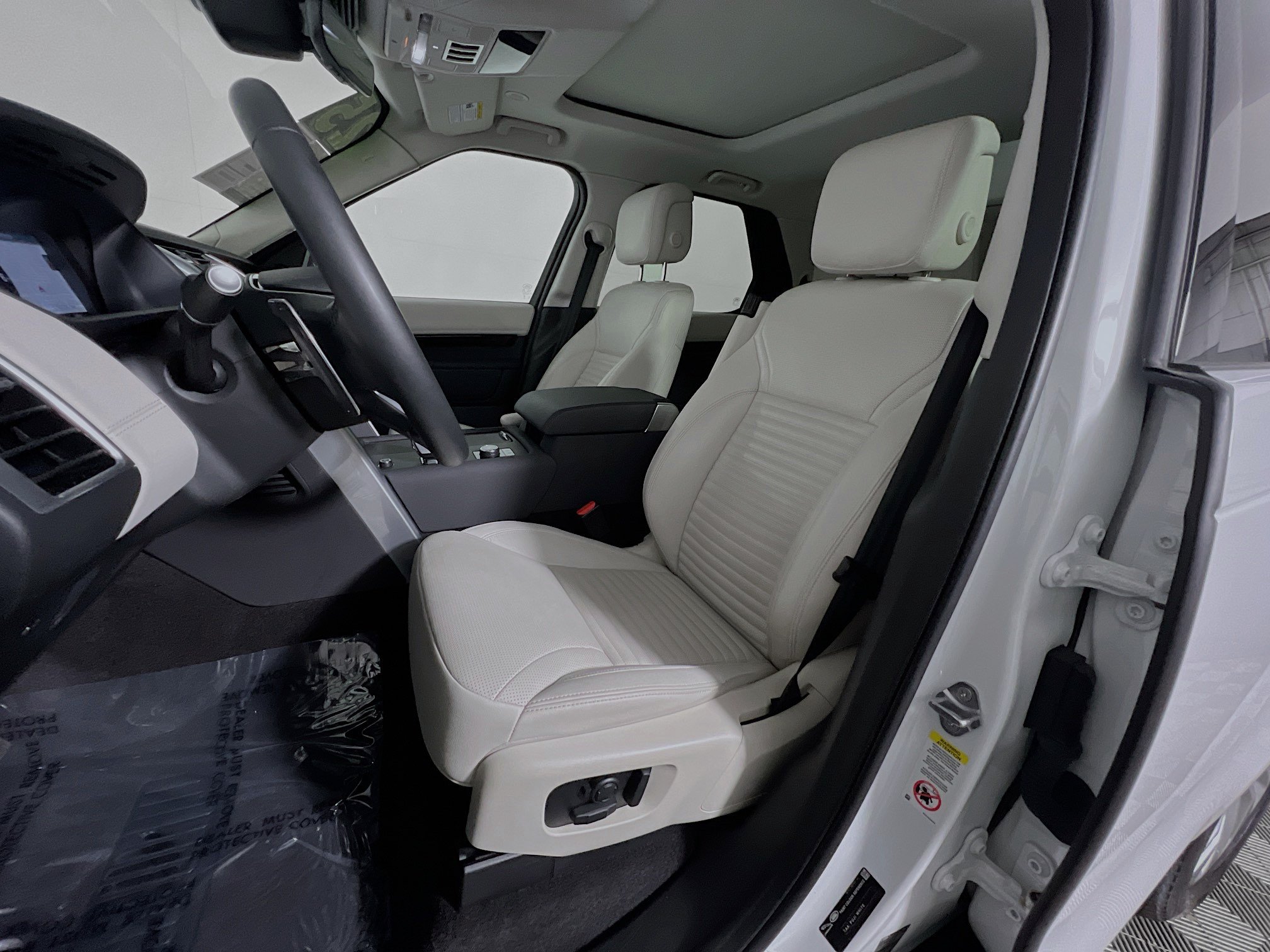 Used 2025 Land Rover Discovery S AWD/4WD image 15