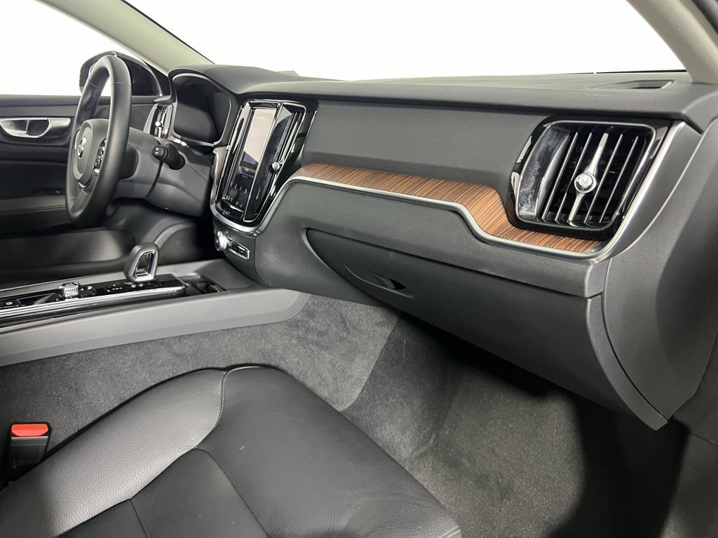 Used 2025 Volvo V60 B5 Cross Country Plus image 33