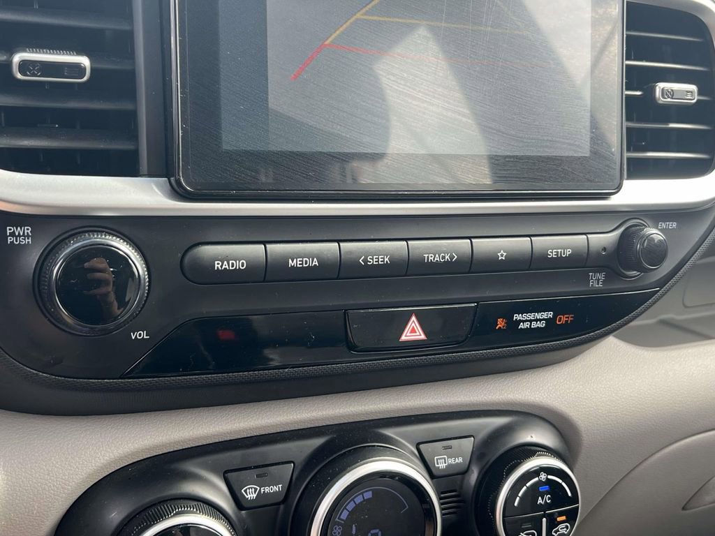 Certified 2025 Hyundai Venue SEL image 30