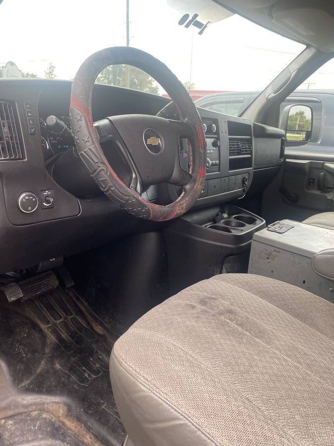 Used 2010 Chevrolet Express 3500 RWD image 5