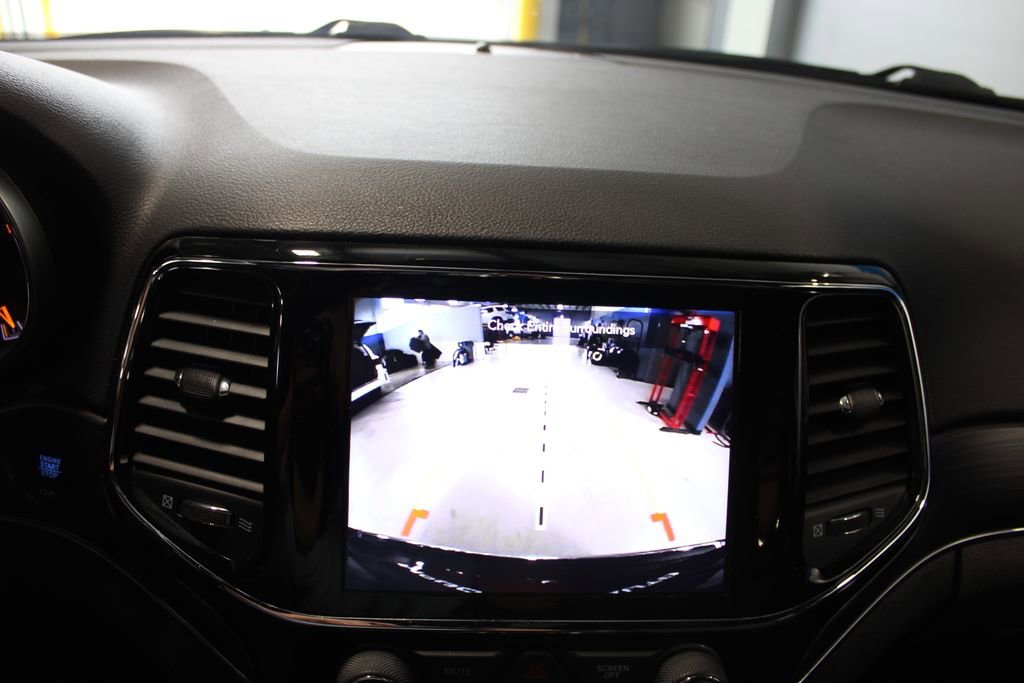 Used 2020 Jeep Grand Cherokee Limited AWD/4WD image 28