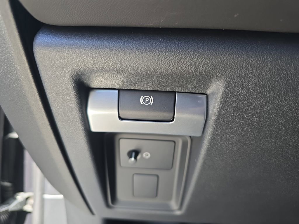 New 2026 Land Rover Defender 90 V8 image 26