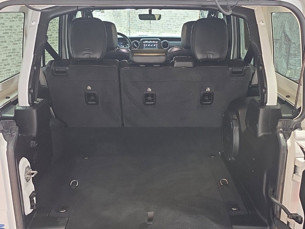 Used 2022 Jeep Wrangler Unlimited Sahara 4xe image 19