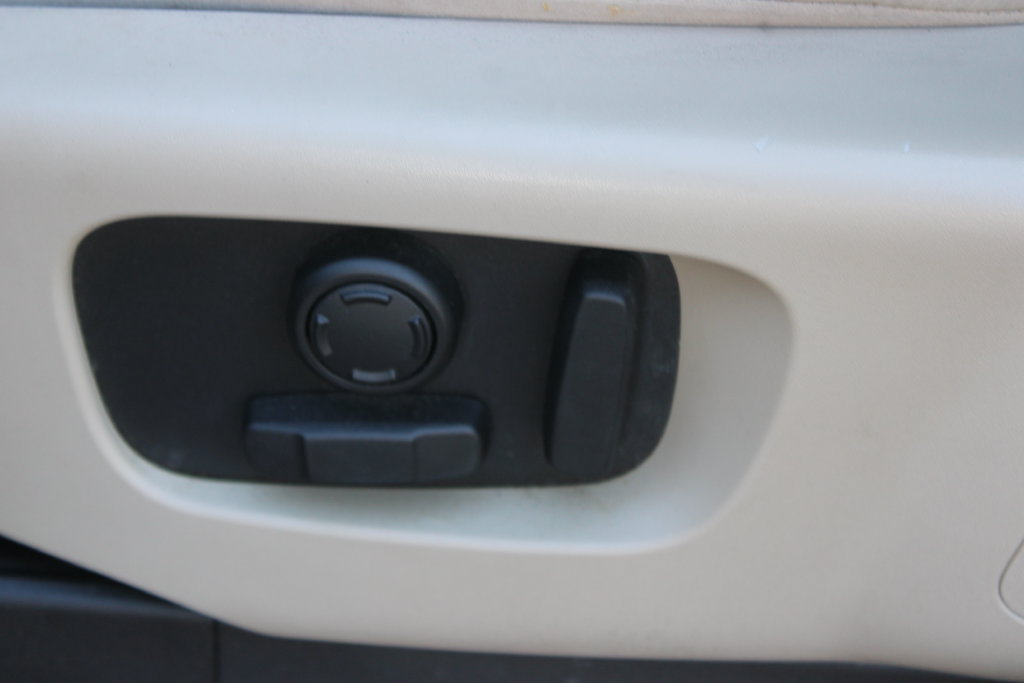 Used 2019 Land Rover Discovery SE AWD/4WD image 23