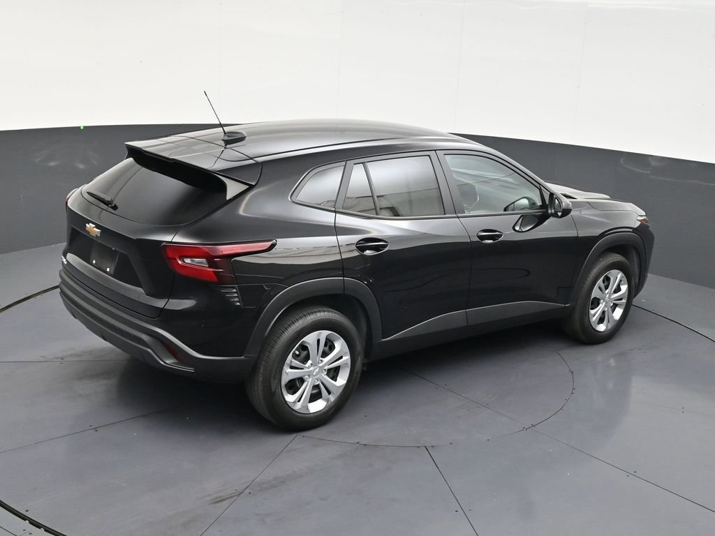 Used 2025 Chevrolet Trax LS FWD image 17
