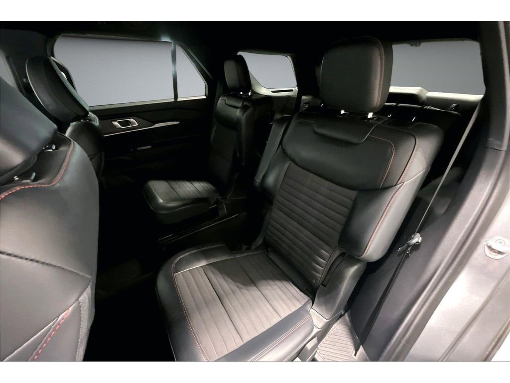 Used 2025 Ford Explorer ST-Line image 27
