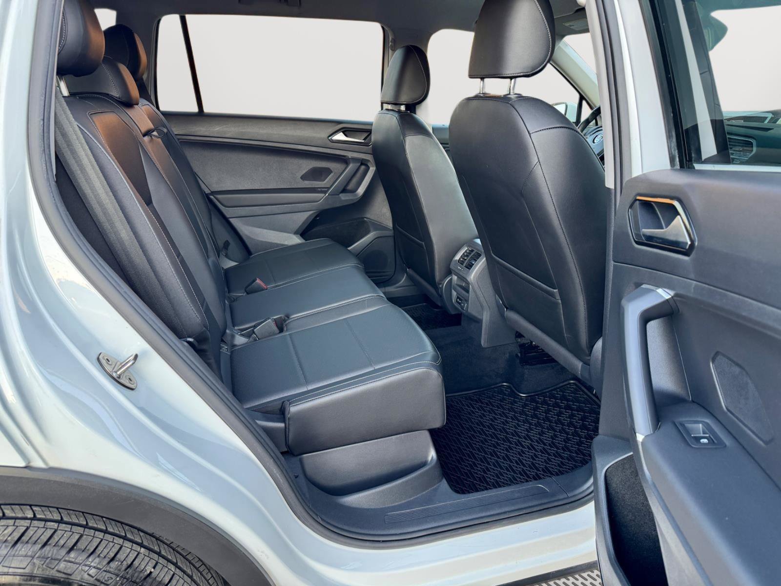 Used 2018 Volkswagen Tiguan SE image 27