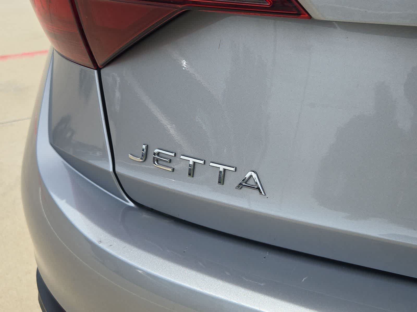 Used 2022 Volkswagen Jetta SE w/ Panoramic Sunroof Package FWD image 11