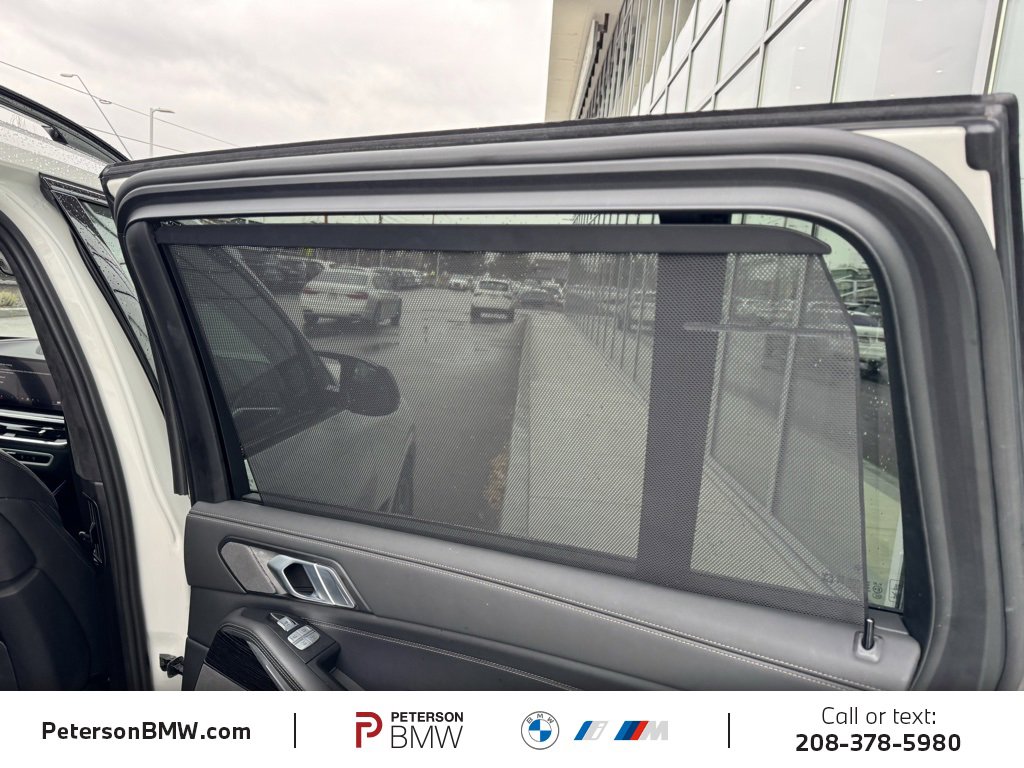 Used 2025 BMW X7 M60i image 22