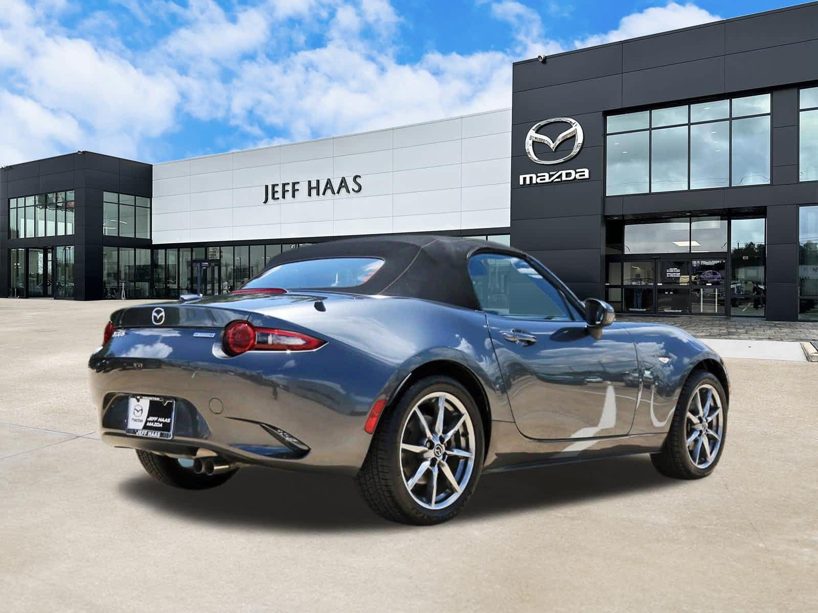 Used 2021 MAZDA MX-5 Miata Grand Touring RWD image 3
