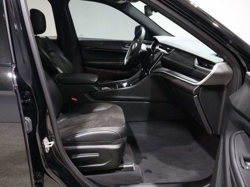 Used 2024 Jeep Grand Cherokee Altitude image 26