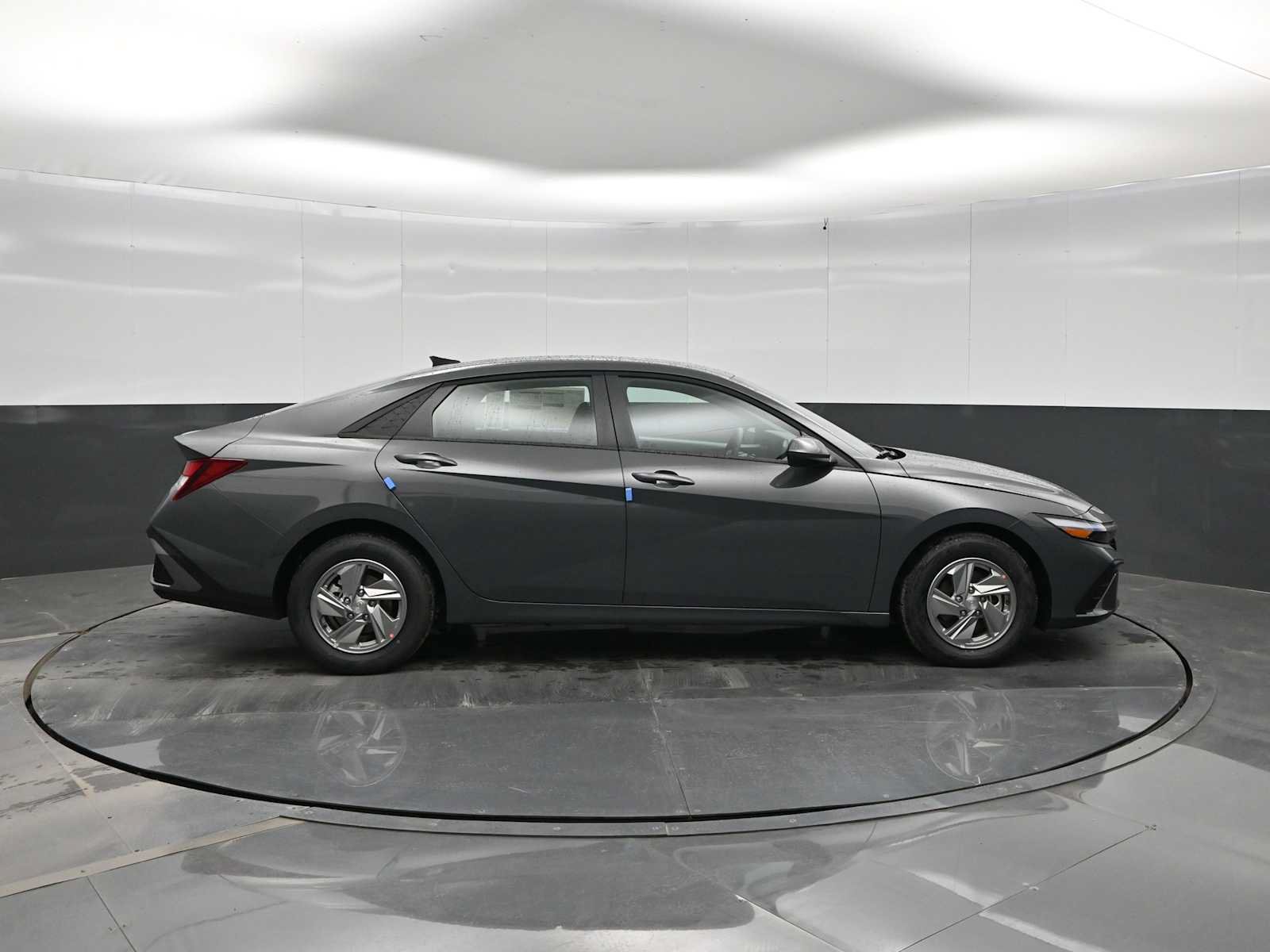 New 2026 Hyundai Elantra SE FWD image 9