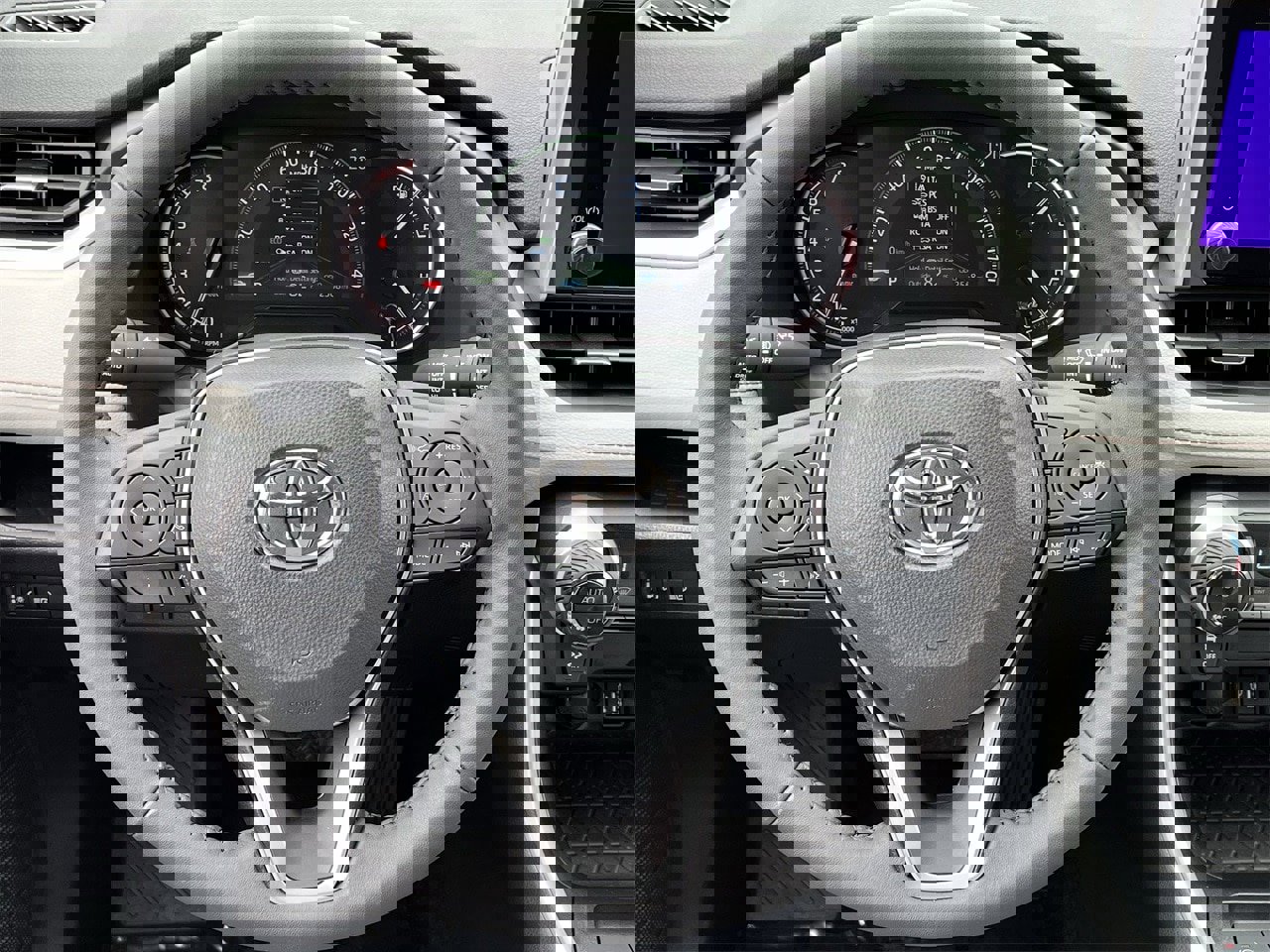 Used 2025 Toyota RAV4 XLE Premium image 11