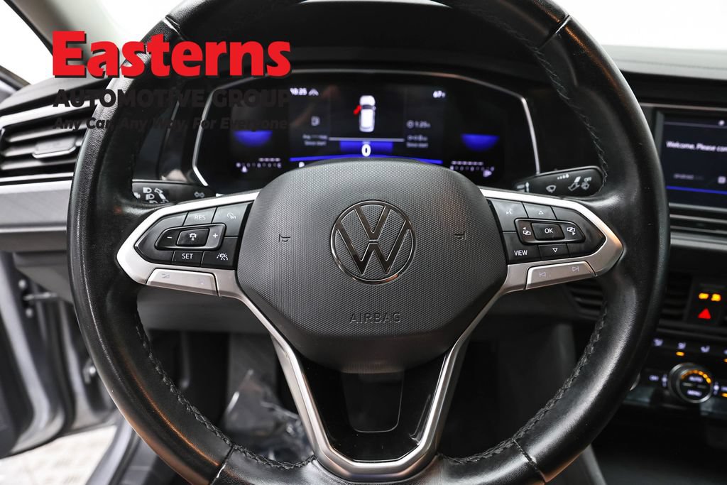 Used 2024 Volkswagen Jetta SE FWD image 10