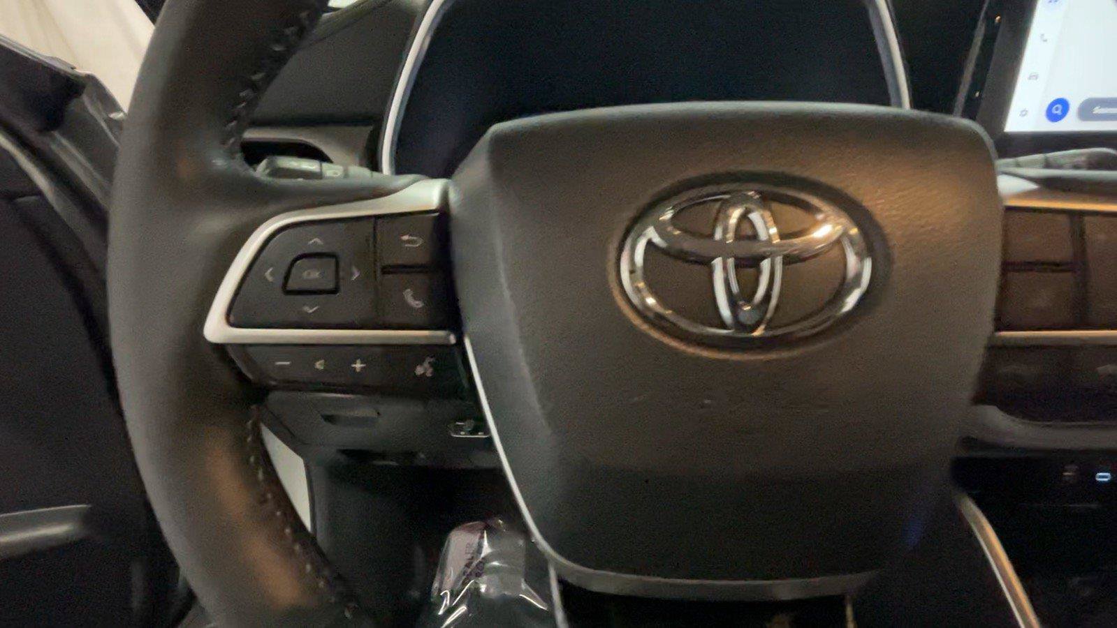 Used 2024 Toyota Highlander Limited AWD/4WD image 34