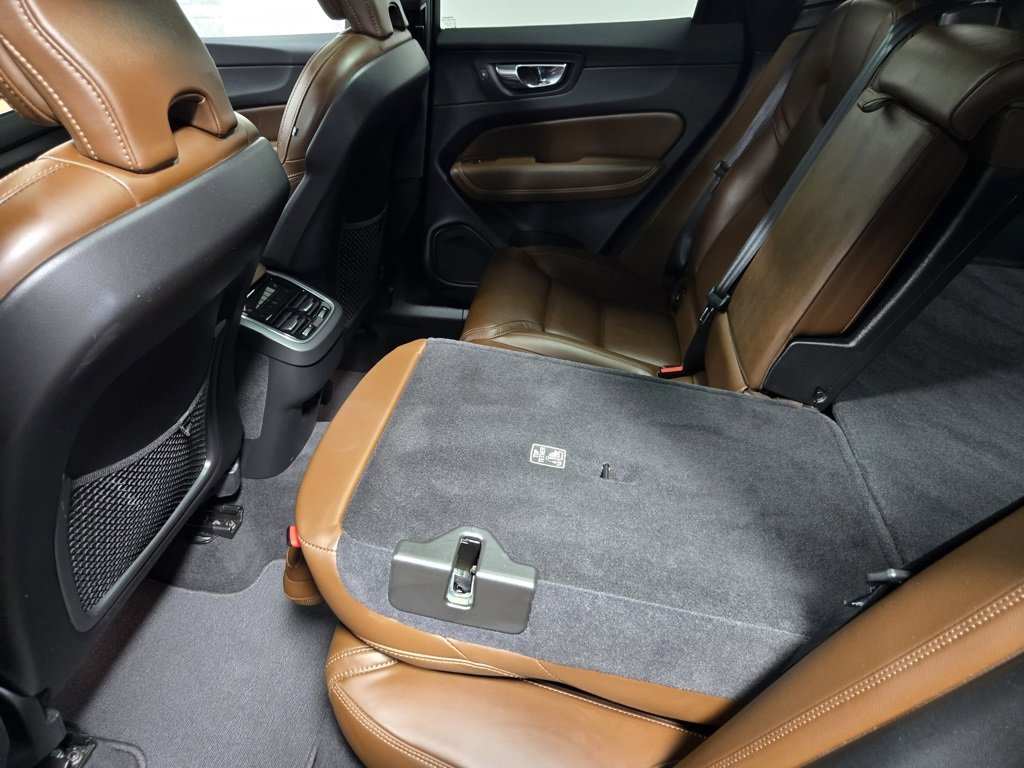 Used 2022 Volvo XC60 B5 Inscription w/ Advanced Package image 37