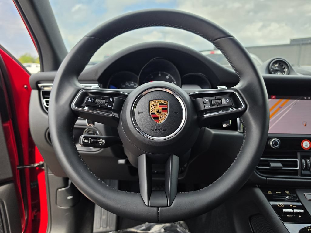 Used 2026 Porsche Macan AWD/4WD image 25