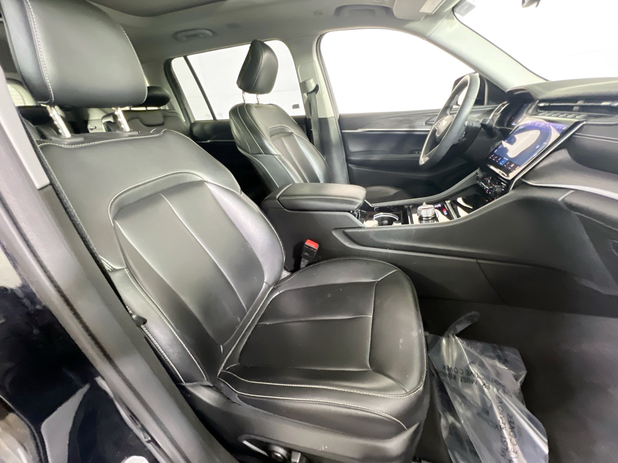 Used 2023 Jeep Grand Cherokee L Limited AWD/4WD image 30