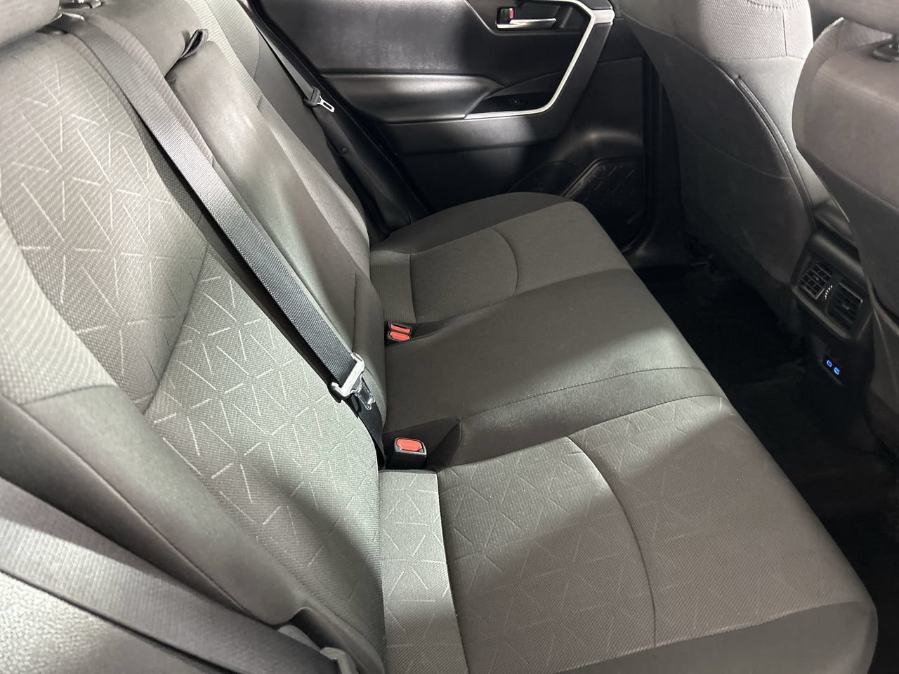 Used 2022 Toyota RAV4 XLE w/ Convenience Package FWD image 25
