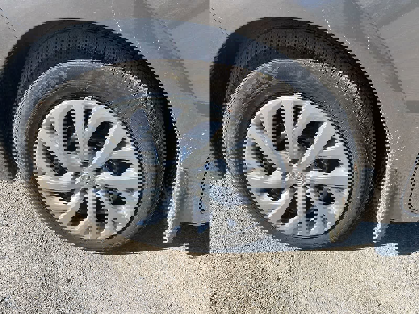 Used 2017 Toyota Corolla LE w/ Carpet Mat Package (TMS) FWD image 22