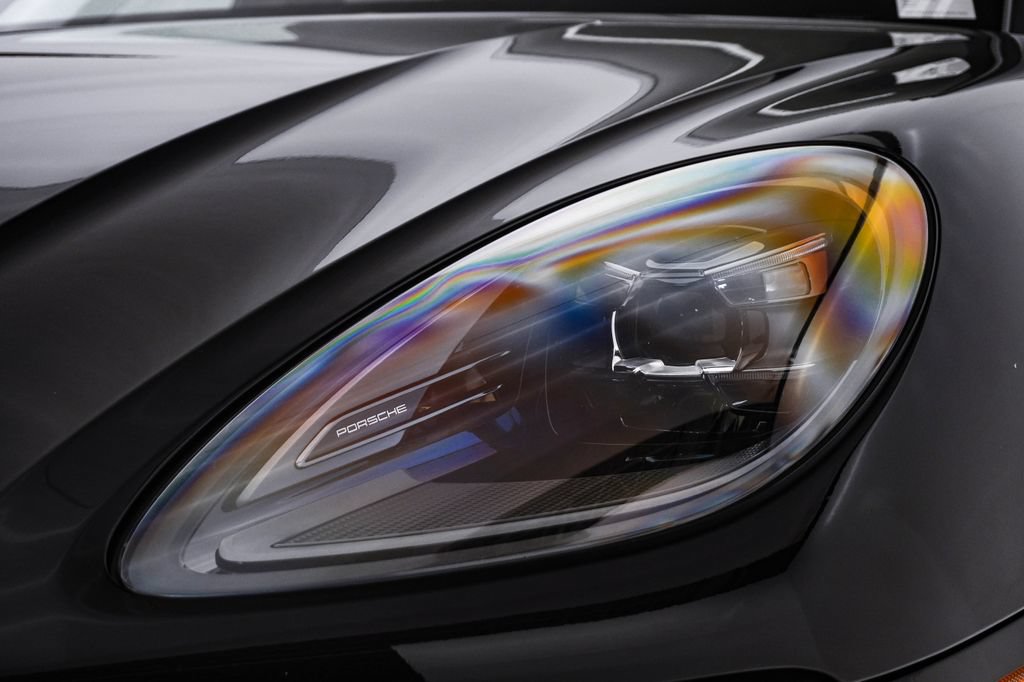 Certified 2026 Porsche Macan S AWD/4WD image 7