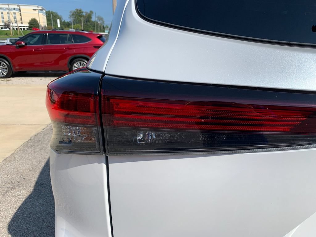 Used 2026 Toyota Highlander Limited AWD/4WD image 34