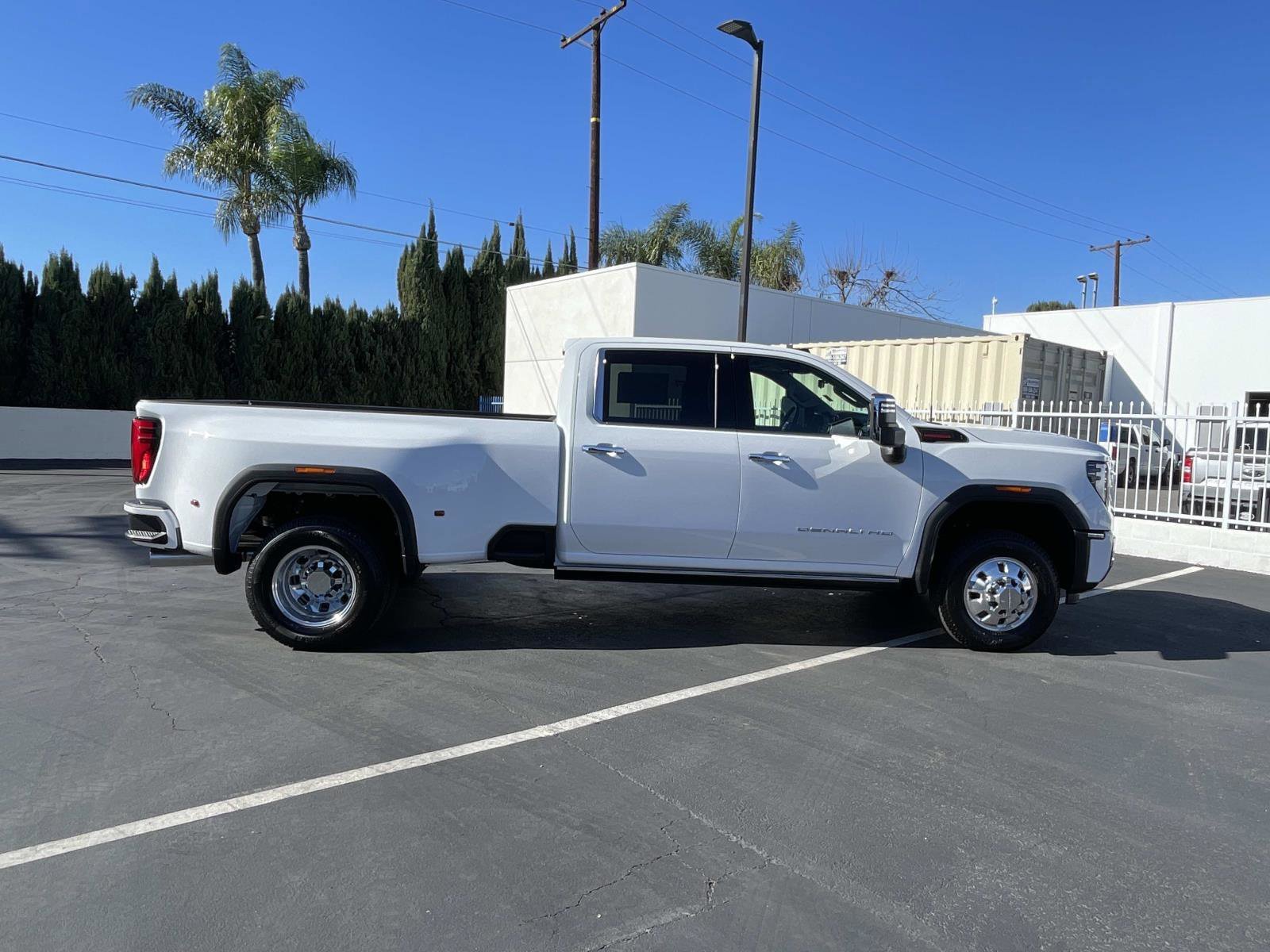 New 2026 GMC Sierra 3500 Denali w/ Denali Reserve Package image 4